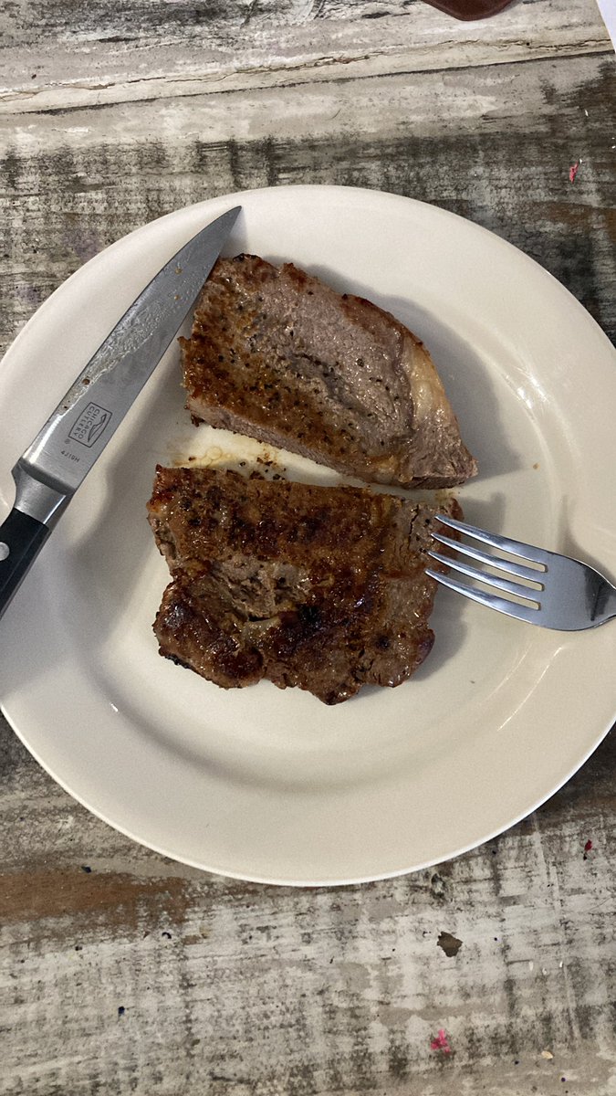 jaredjogs's tweet image. Lunch is home grown 🐄!  Some have issues knowing the name of their food 😳. It just gives me reassurance that I know exactly what went into it, pasture grass!  #carnivore