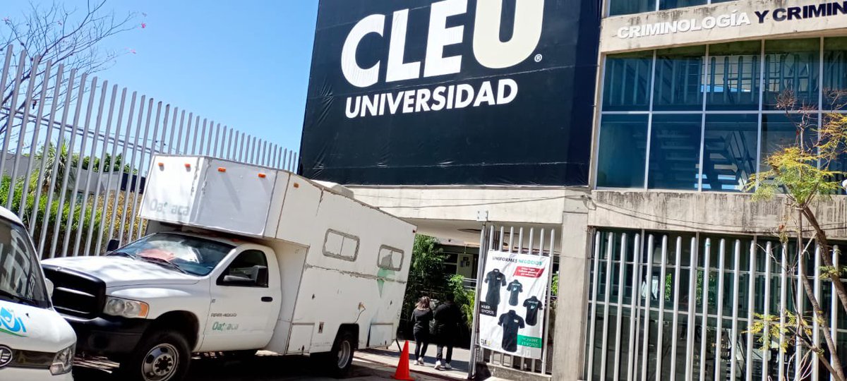 SSO_GobOax's tweet photo. El Centro Estatal de la Transfusión Sanguínea #CETS en coordinación con la Unidad de Atención Ciudadana, acercó a las instalaciones del Colegio Libre de Estudios Universitarios #CLEU la unidad móvil de la campaña de Donación de Sangre Altruista. https://t.co/hIrWuaauQ4