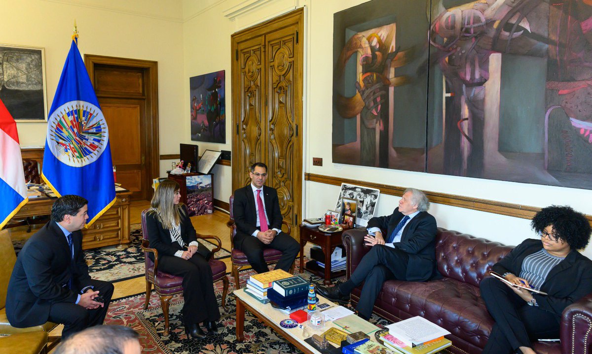 Almagro_OEA2015's tweet photo. Sostuve una reunión con el Procurador General @PGRParaguay Marcos González sobre la alianza estratégica Paraguay-OEA y los acontecimientos en curso antes de la 54ª Asamblea General de la @OEA_oficial en Paraguay en junio próximo https://t.co/YqbuPJgfYX