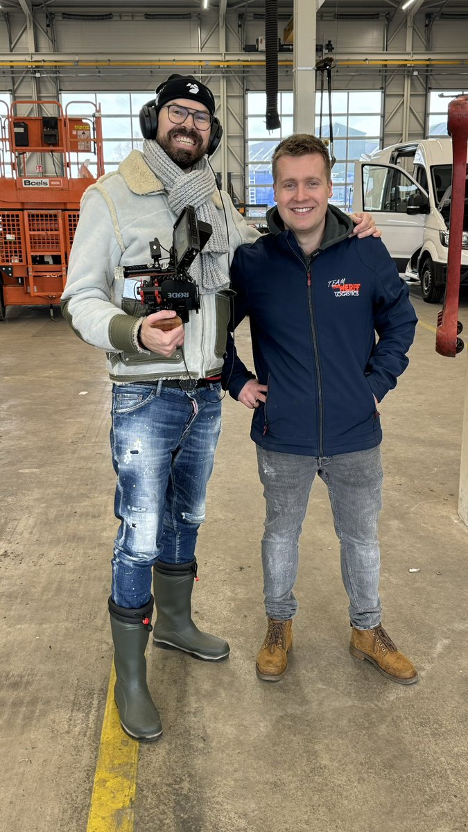 Wat een fantastische dag bij <a href="/WerffLogistics/">Van der Werff</a>! Samen met Gerrit Hoekstra (rechts op de foto) hebben we vandaag een diepe duik genomen in de dynamische wereld van logistiek. 🚚💼

Van het levendige crossdock tot de diverse moderne warehouses, en het uitgestrekte terrein, hebben we