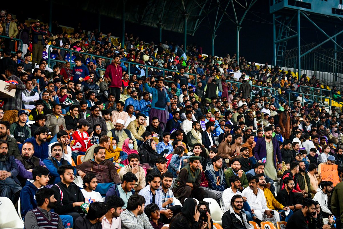 thePSLt20's tweet photo. Thank you, 𝑴𝒖𝒍𝒕𝒂𝒏 for such a massive turnout. 😍😍

#HBLPSL9 | #KhulKeKhel | #MSvLQ