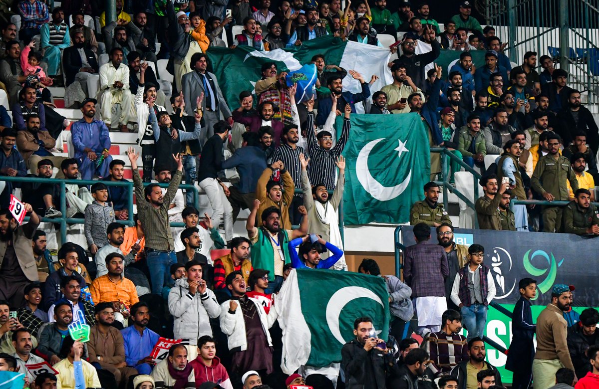 thePSLt20's tweet photo. Thank you, 𝑴𝒖𝒍𝒕𝒂𝒏 for such a massive turnout. 😍😍

#HBLPSL9 | #KhulKeKhel | #MSvLQ