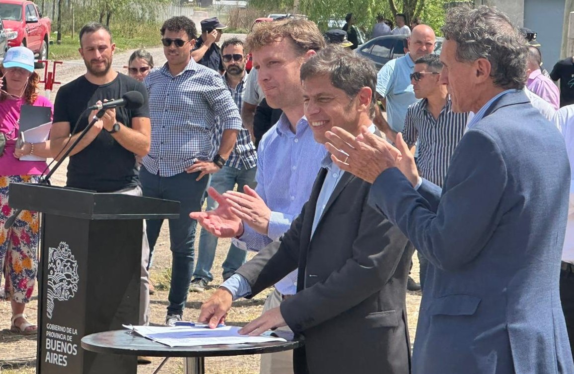 Garantizar derechos es una manda constitucional que el Gobernador <a href="/Kicillofok/">Axel Kicillof</a> está decidido a cumplir a pesar del brutal ajuste del Gobierno de Milei.

Lo acompañé a él y al Intendente <a href="/MaximilianoWes4/">Maximiliano Wesner</a> en la entrega de viviendas a familias de Olavarría.