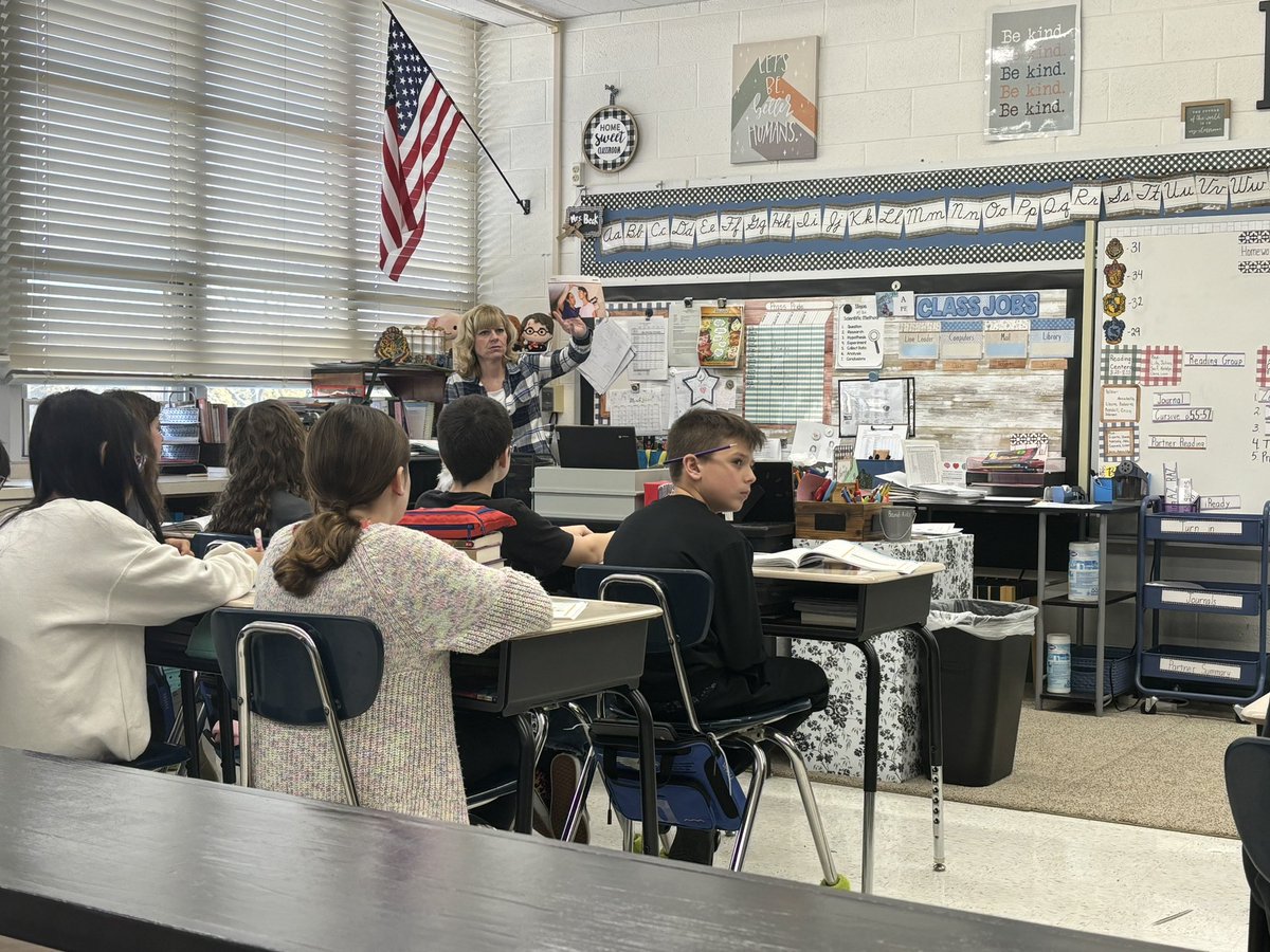 PrassPaxson's tweet image. Prass 5th grade students develop knowledge when making connections to language and literature during Wonders vocabulary lessons. @KetteringSchls #Precise, #Perplexed, #Reconsider