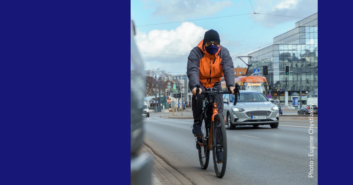 Velib's tweet image. A vélo, gardez l’œil aussi sur les voitures stationnées pour prévenir les accidents de portière. Avoir un mental d’acier ne suffit pas à vélo face au choc de la tôle 🚲

#codedelaroute #vélo