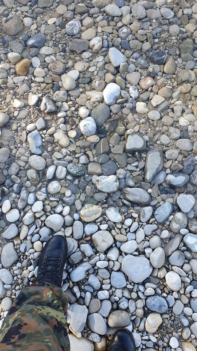 Dinge mit Steinen an Flüssen.