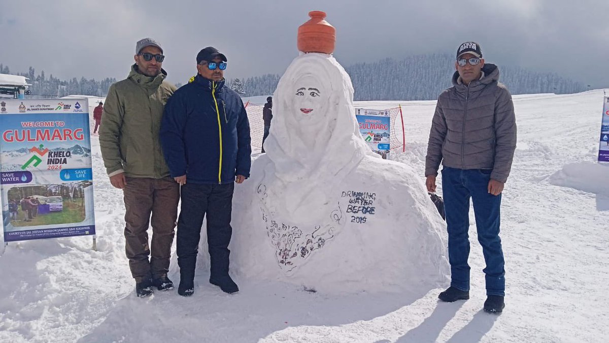 rather_afroz's tweet photo. @JJM_JK Athletes and Tourists enjoying the selfies with sculpture's and praising the achievements in JJM https://t.co/uwRwmqWOY8