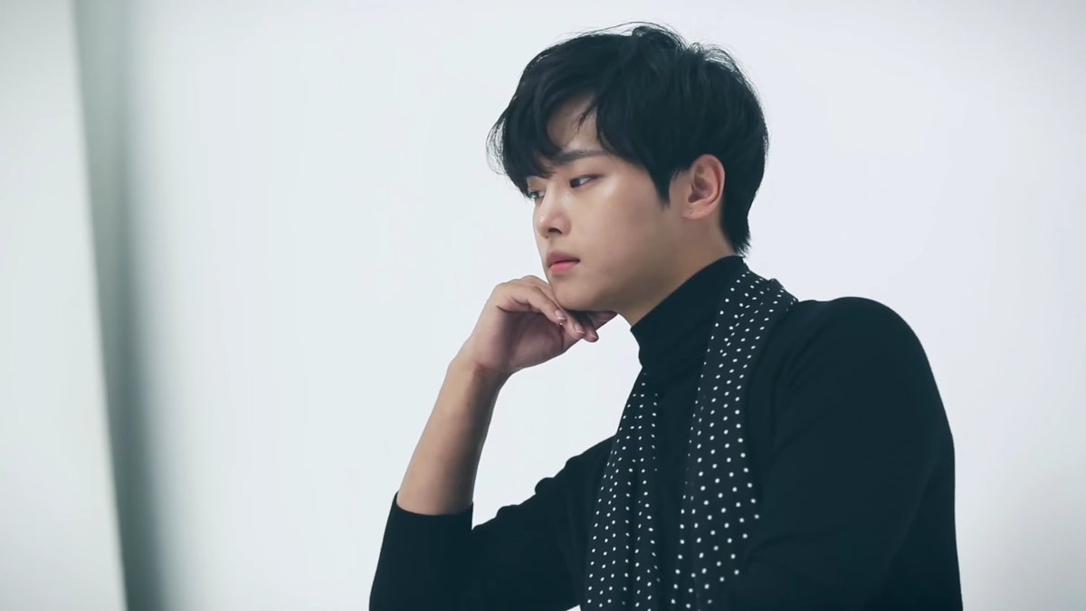 dear_star28's tweet photo. #검정색학연이 https://t.co/XHLRCzdx8U