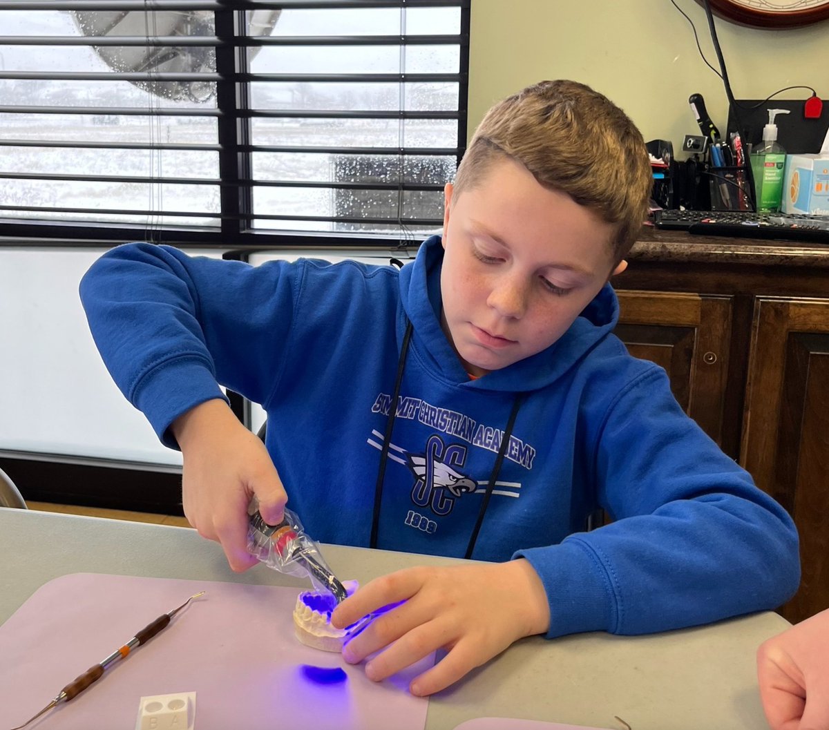 summitacademye1's tweet photo. There is a lot for SCA Stewards students to smile about as they recently finished up their hands-on dentistry unit! The class was able to look into the dentistry occupation and careers at the Dental Arts office in Independence from Dr. Bowen.
#SCA2324 #SCACommunity https://t.co/37YmvAmdSi