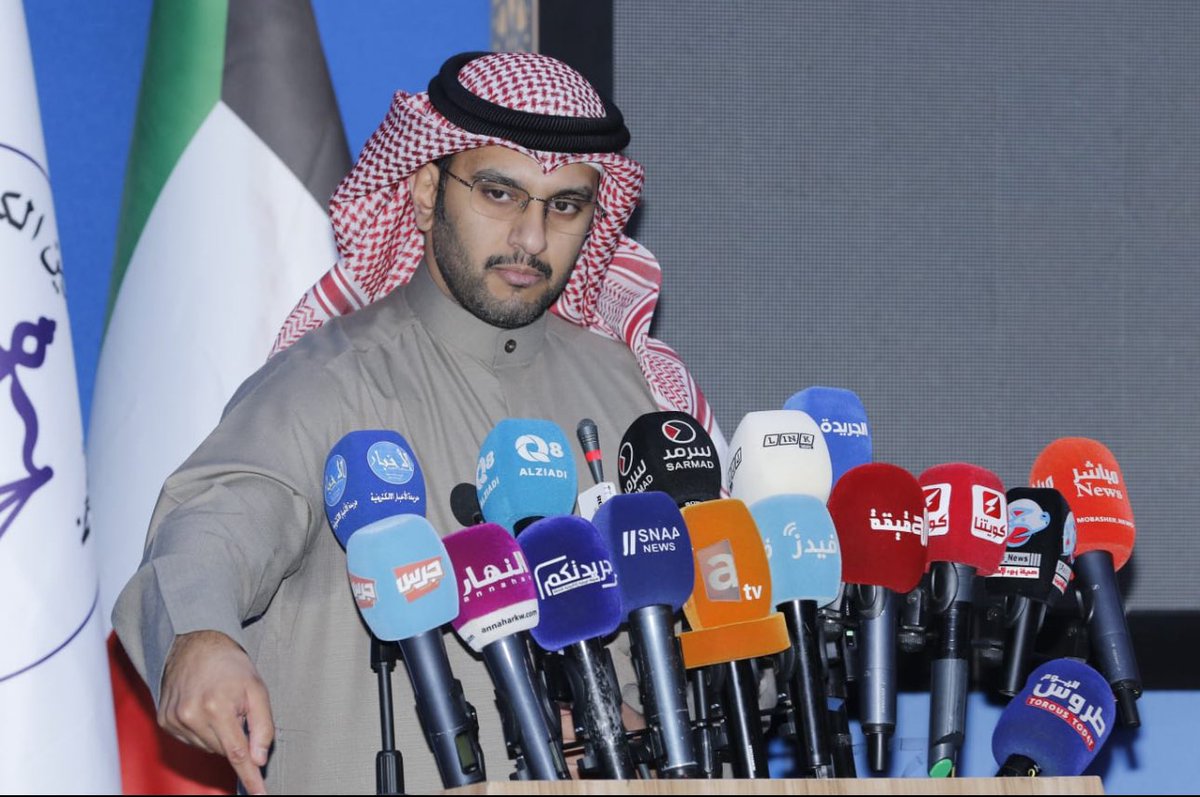 (وَمَا النَّصْرُ إِلَّا مِنْ عِنْدِ اللَّهِ الْعَزِيزِ الْحَكِيمِ).
مبروك لشباب الكويت هذا الانتصار العظيم.
عودة الأندية التي تم إلغاء إشهارها بالمخالفة للقانون (الكويت بلد المؤسسات والقانون) فلا مجال للعبث بسمعتها الرياضية..!
مبروكين وكل عام والكويت بلد الأحرار.🇰🇼