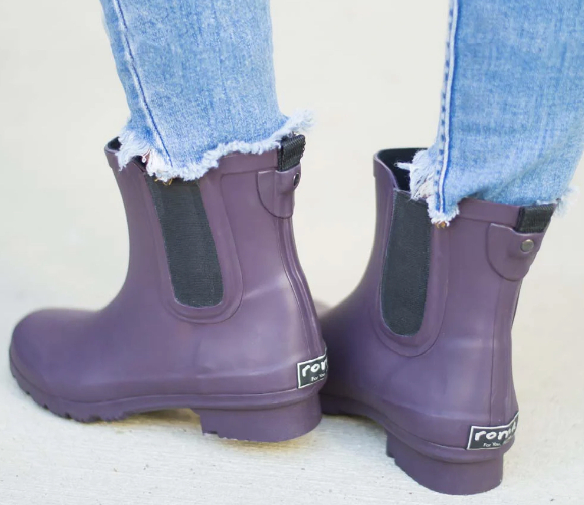 roma_boots's tweet photo. Pretty in Purple 💜 #romaboots #rainboots 

Order now: https://t.co/gXVBUZVQEB https://t.co/gccIA0NEYw