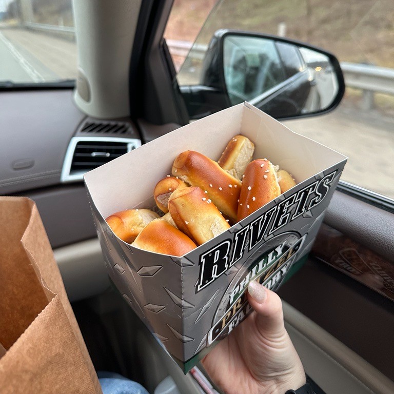 The snack that keeps ya goin'!! Stock ⬆️ for your next road trip! 💪

#phillypretzelfactory #food #pretzels #order #dips #newitem #menuitem #new #philadelphia #nj #ny #jersey #pa #softpretzel #snacking #quickbite #foodie #phoneeatsfirst