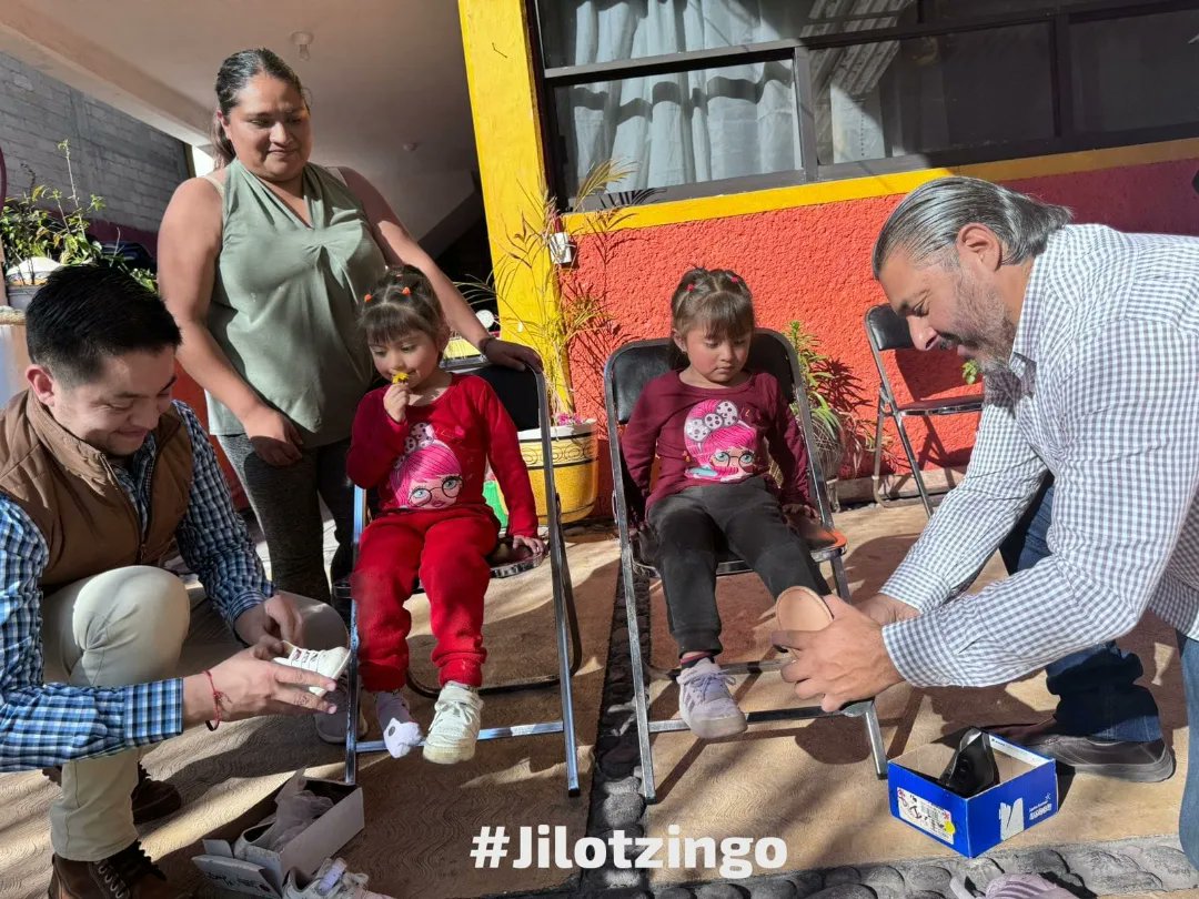 interteban's tweet image. La Vida es Maravillosa si no se le tiene miedo

En el fantástico Municipio de #Jilotzingo Octavio Mayén  entregamos zapatos ortopedicos a niñas y niños, saludamos con mucho afecto a mamás y papás que asistieron.

Gracias Colibrí A.C. 

Excelente y bendecido miércoles 🙏🤗