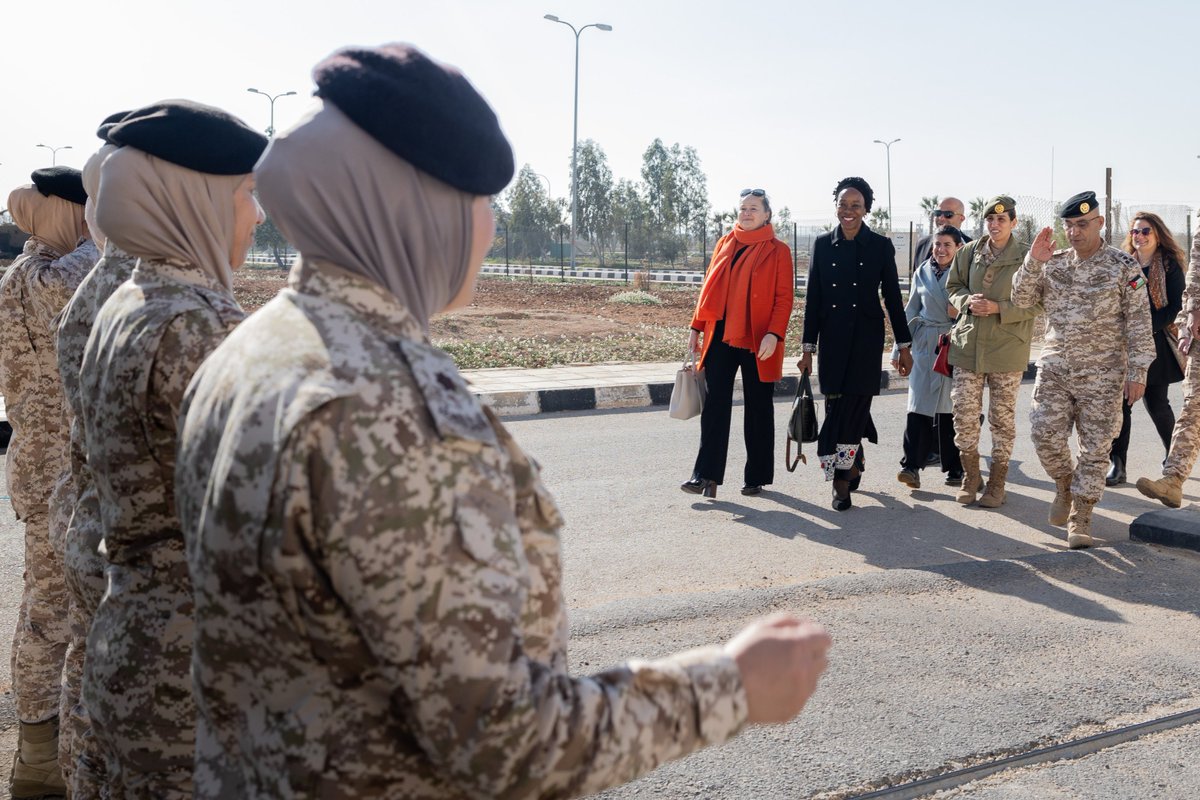 IOM Deputy Director General @daniels_ugochi  began her visit to Jordan today with a meeting with the Chief of staff of the central military region & Head of the Civil-Military Coordination Center. (1/2)