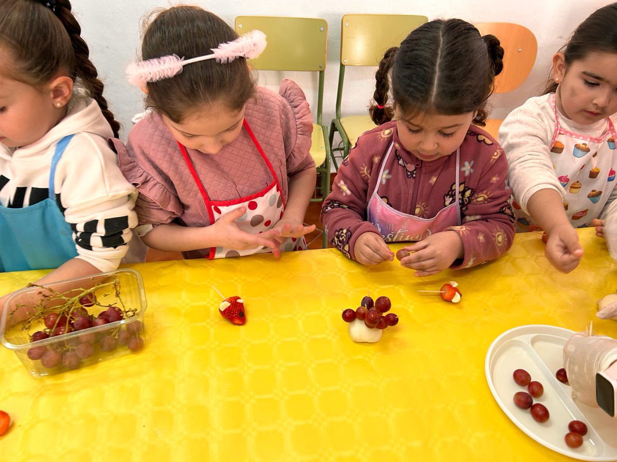 CEIPMontejaque's tweet photo. SEMANA CULTURAL 2024. 

Taller de cocina. 
Agradecer al AMPA y a las familias que han hecho posible el disfrute del alumnado en este día. Ha sido muy divertido.!Repetiremos!
Además han realizadon un Taller para decorar nuestro centro para la celebración del Día de Andalucia. https://t.co/8NWtMn6olu
