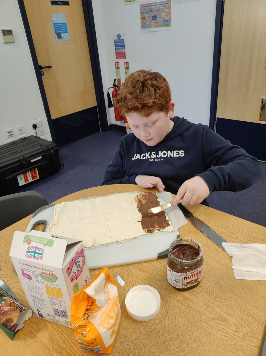 MiniExplorersPD's tweet image. A lovely afternoon in our #communityroom #FamilyEngagement a special thank you to Gethyn & mum. It was lovely to catch up and chat about transition to Secondary School @Year6PDCS #SupportForAll @PDCSPrimary