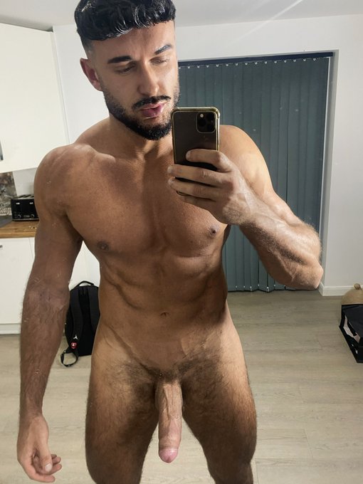 Who wants breeding?!👀💦 https://t.co/cRGMHh8KzR