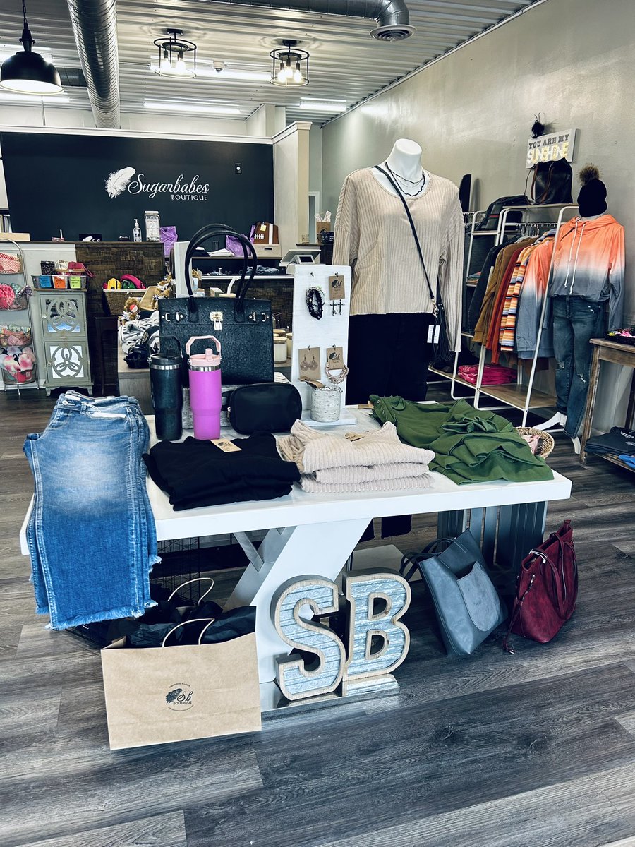 Sugarbabesboutq's tweet image. The items on the front table at Sugarbabes are a MUST HAVE 😉 We’re open Tuesday thru Friday 12-5 and Saturday 10-4! 

Find us at 91 N Maple Street, Pittsboro, IN.
sugarbabesboutique.net 

#shopSBB #musthaves #fronttable #bestsellers #boutiqueshopping #unique #inhendricks