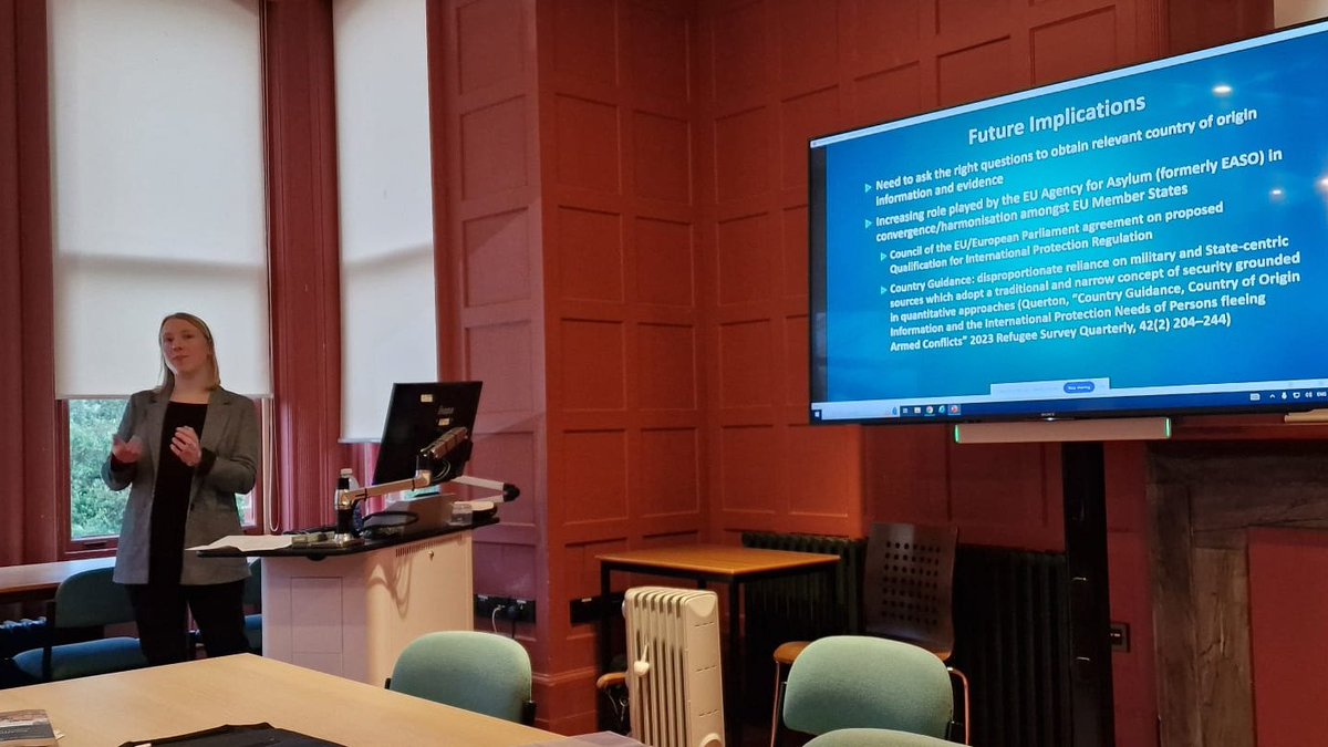 Thank you to @ChristelQ for a fascinating talk about her new book Conflict Refugees👏👏👏 Dr Querton spoke to us as part of the @legalscholars sponsored 'Axis of Protection: Human Rights in International Law' series (co-convened by @UniRDG_Law @BristolUniLaw @ExeterLawSchool).