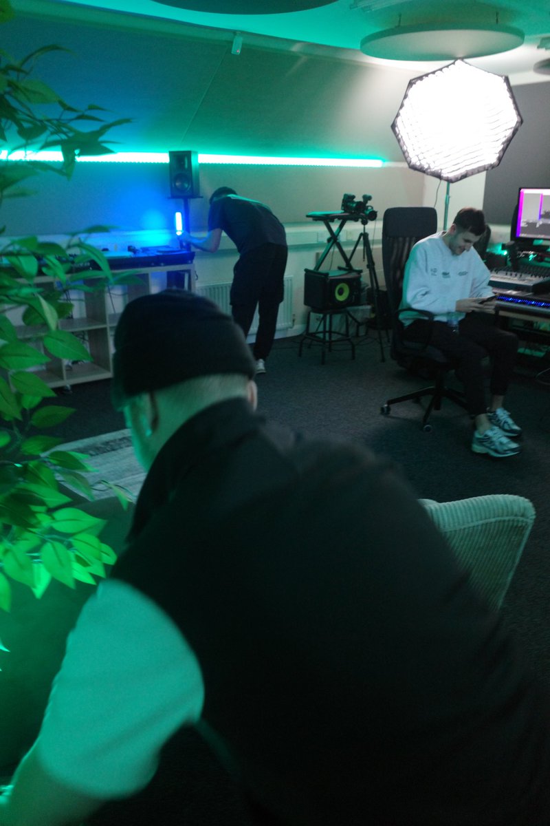 joshbaker__'s tweet photo. Two killers behind the camera today @dxnbyuk &amp; Candidate https://t.co/GATO7itxDA