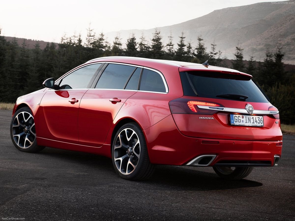 Bir Pick-Up truck, bir EV, bir coupe ve bir station wagondan oluşan garajım.