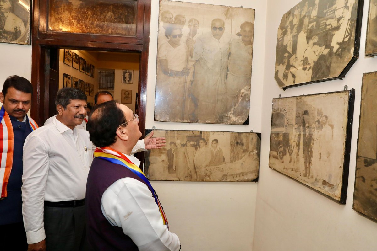 JPNadda's tweet photo. आज दादर पूर्व येथील राजगृह, डॉ. बाबासाहेब भीमराव आंबेडकर जी यांच्या निवस्थनातील संग्रहालयाचे दर्शन घेण्याचे भाग्य लाभले.

आदरणीय पंतप्रधान @narendramodi जी यांनी 'भारत रत्न' सन्माननीय डॉ. बाबासाहेब आंबेडकर यांच्या जीवन, संघर्ष आणि योगदानाशी संबंधित पाच स्थळांना 'पंच तीर्थ' म्हणून विकसित केले आहे.

देशाच्या राज्यघटनेच्या निर्मितीत त्यांचे योगदान आणि वंचित वर्गाच्या उत्थानासाठी त्यांचा संघर्ष नेहमीच भाजपच्या प्रत्येक कार्यकर्त्यासाठी प्रेरणादायी आहे. 'अंत्योदय' चा संकल्प घेऊन भाजपचे प्रत्येक कार्यकर्ते बाबासाहेबांचे स्वप्न साकार करण्याच्या मार्गावर आहेत.