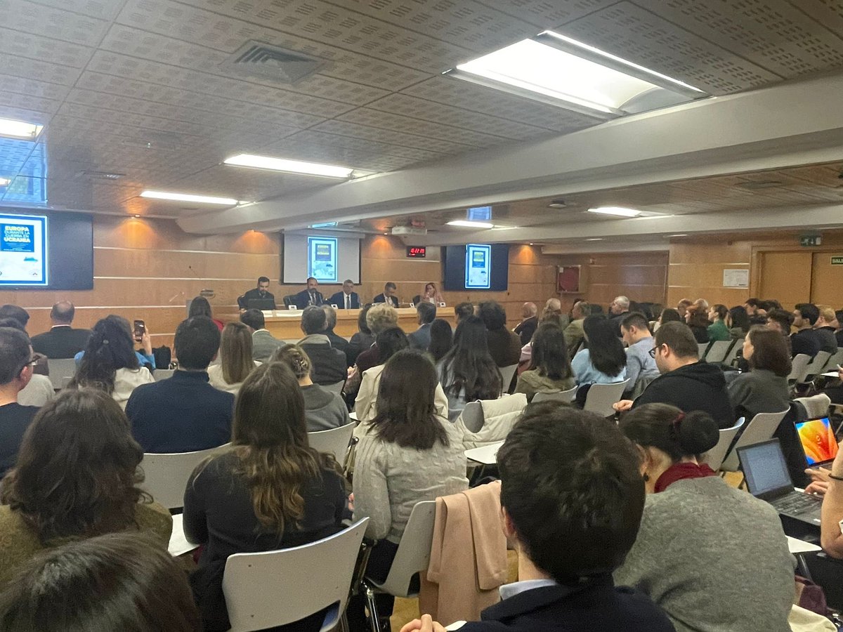 Lleno en la presentación del libro EUropa durante la guerra de Ucrania ⁦<a href="/Editorial_Colex/">Editorial Colex</a>⁩