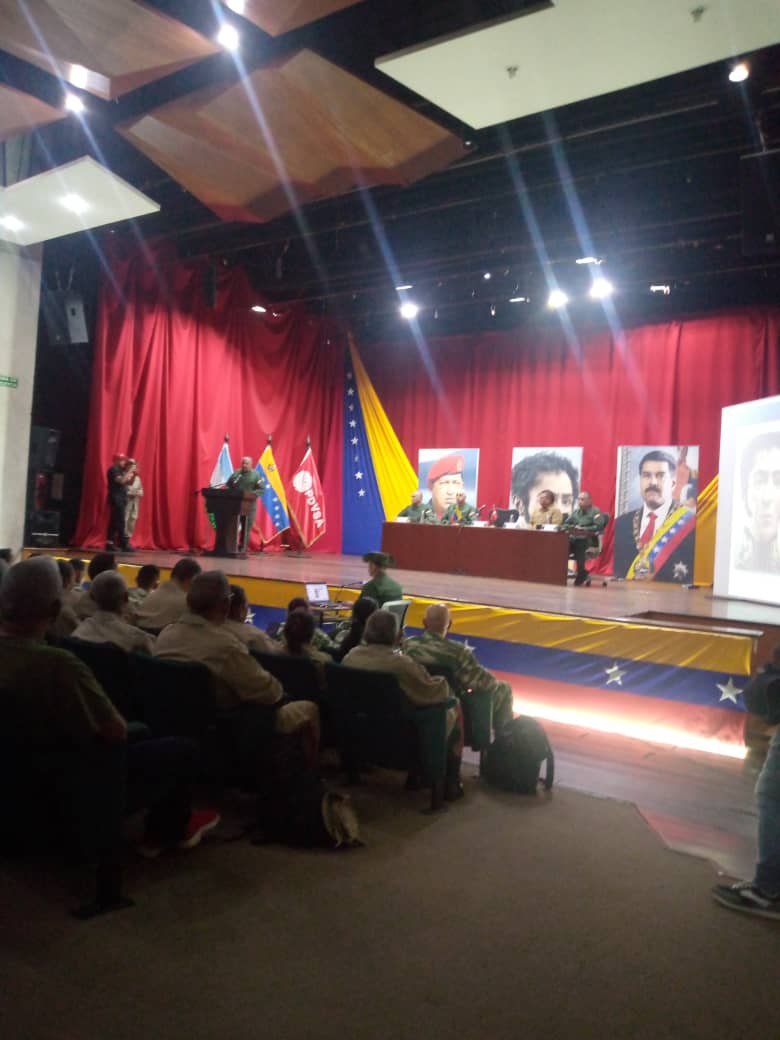 SomosUnem's tweet photo. #AlDía 📚|| La UTGUBarinas participó en una actividad cívico-militar, con la finalidad de brindar aportes para la defensa de la soberanía educativa📝 por medio de diversas investigaciones que impulsan el desarrollo, los conocimientos y el trabajo en equipo de los #Unemistas. https://t.co/QBWdsELYL4
