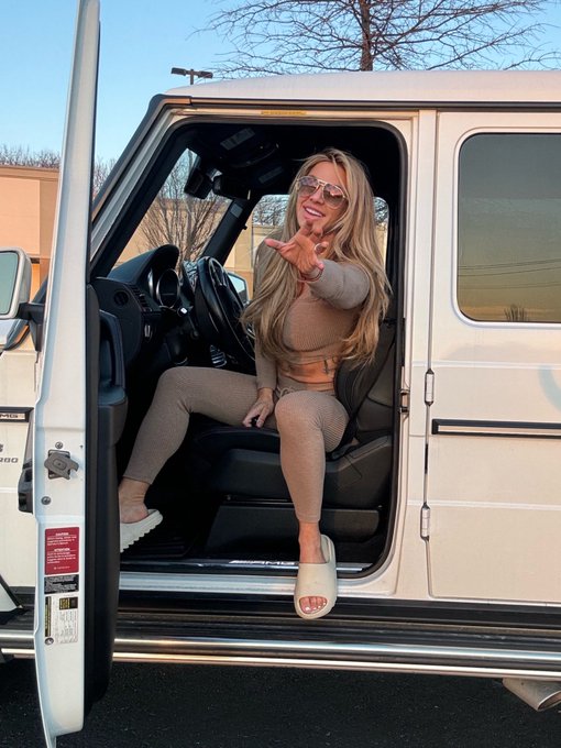 Running errands   https://t.co/ViC0uDtSdJ https://t.co/2XUnAzPCgl