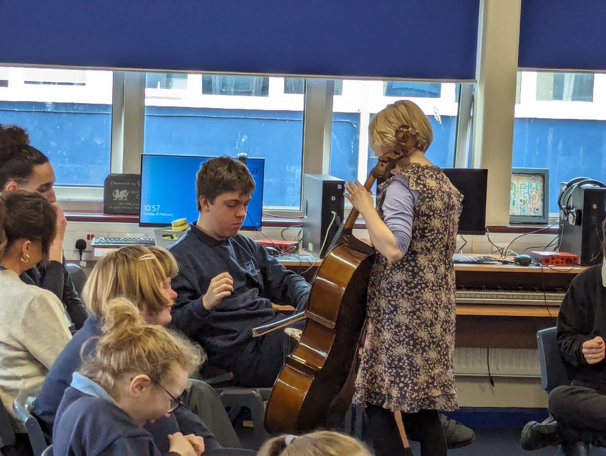 CanolfanGlantaf's tweet photo. πΆAm sesiwn gwych o gerddoriaeth gyda @ArtsActive @MusicServWales Pawb wedi bod wrth eu boddπΆA fantastic music session yesterday with @ArtsActive @MusicServWales everyone thoroughly enjoyed πΆ https://t.co/lcqH5YpDDh