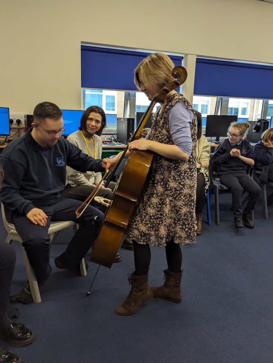 CanolfanGlantaf's tweet photo. πΆAm sesiwn gwych o gerddoriaeth gyda @ArtsActive @MusicServWales Pawb wedi bod wrth eu boddπΆA fantastic music session yesterday with @ArtsActive @MusicServWales everyone thoroughly enjoyed πΆ https://t.co/lcqH5YpDDh
