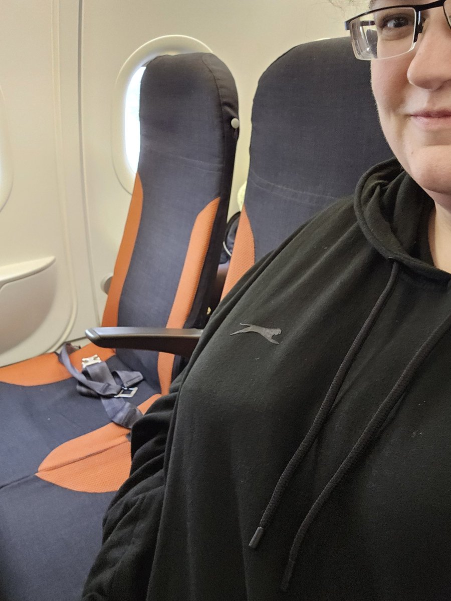 Really have the luck of the Irish on my side 🥰 whole row to myself, with extra leg room! #LittleWins #BackInBelfast 🇮🇪