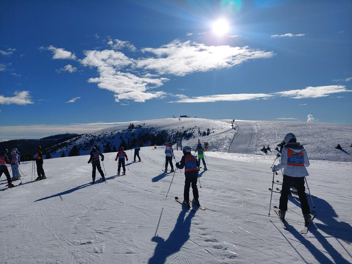 BLSSki's tweet photo. Day 3 skiing and everyone having a great time. We’ve got the goggle tan lines coming along nicely! 
Tomorrow the slalom races! https://t.co/uQyseeBqiC