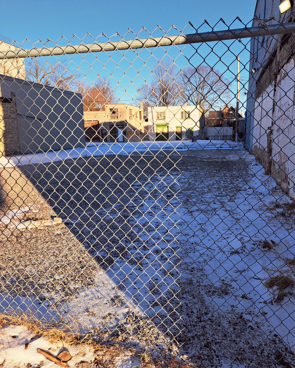 TweetsofMidtown's tweet image. The Cottage Restaurant and Dining, use to be located on this lot. It was demolished and has been vacant since 2018.   
What would you like to see built on this vacant lot?

#midtownyxu #ldnont #vacant #mainstreet
#urbanrenewal #ward13 #coreneighbourhoods