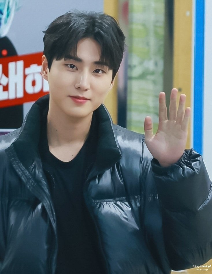 취하면 외투 지퍼 올려주는 특이한 주사 있는 필후배한테 초면에 지퍼 올림 당해버린 강선배. 

근데 한번 올려주는 게 아니라 자꾸 추우면 감기 걸린다면서 올렸다 내렸다 무한 반복임. 

-선배에 추어여.. 지퍼 잠궈여..(지익) 이렇게 따뜻하게에.. (지익) 선배.. 지퍼 열려써여..
-어~ 그래 고마워?