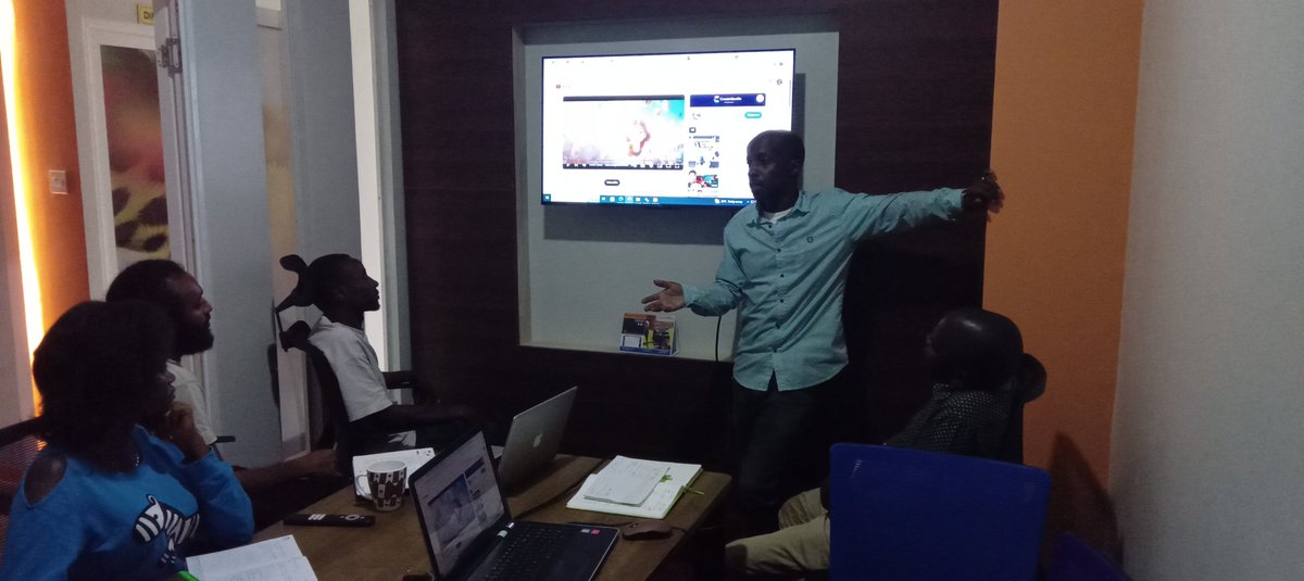 Unlock the power of AI-powered creativity! My training today explored how to craft killer prompts for text &amp; images, taking your graphic design, video animation, &amp; social media marketing to the next level. #AI #Creativity #GraphicDesign #VideoAnimation #SocialMedia #Marketing