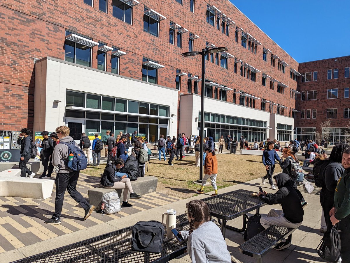 Elaine Hofmann tweet media