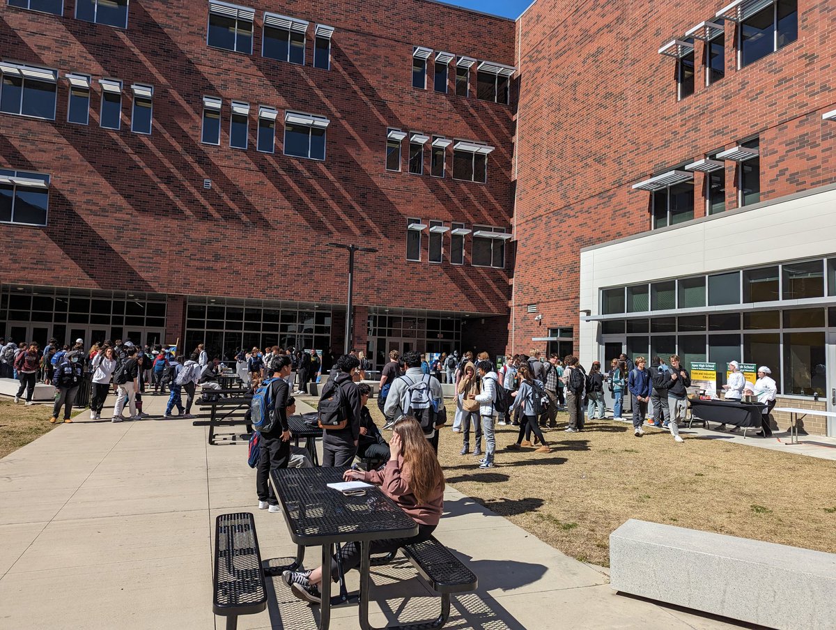 Elaine Hofmann tweet media