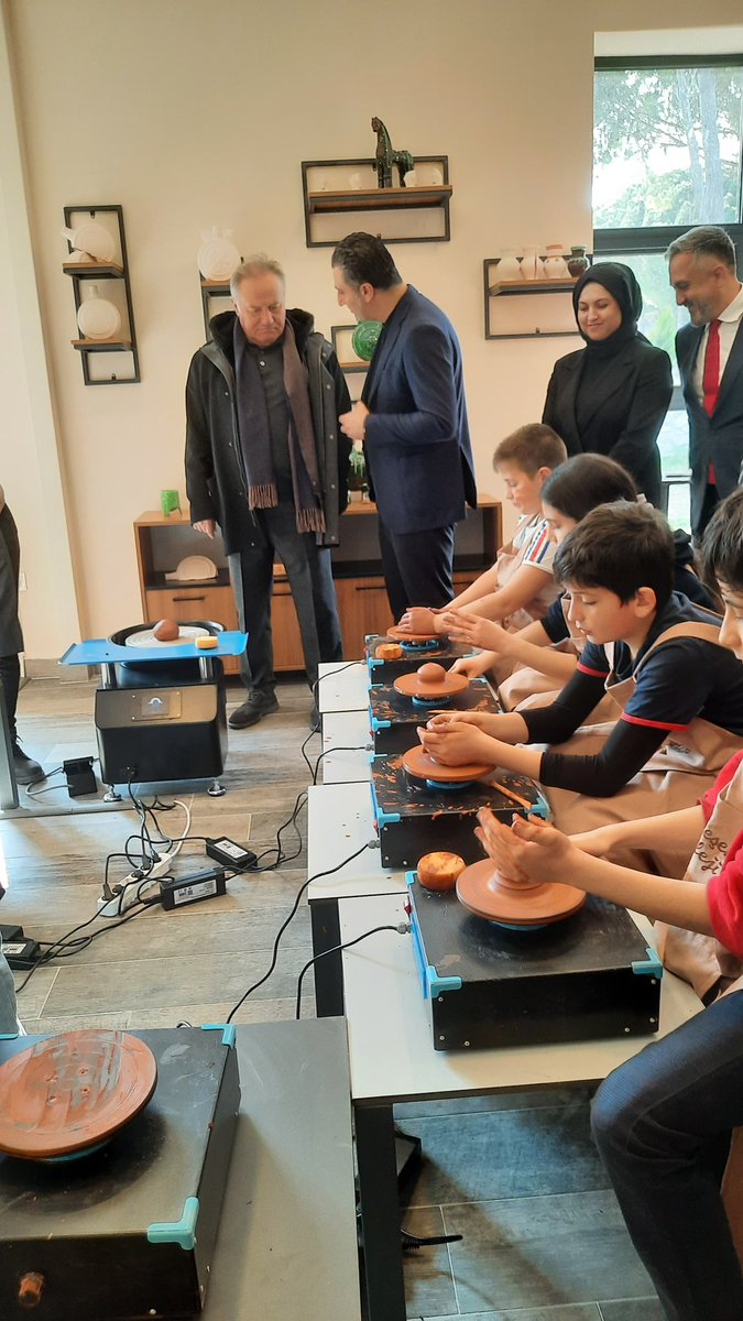 Hayalimdeki okulu Çanakkale Bahçeşehir Koleji'nde  gördüm. Eğitimde paradigma değişikliğini gerçekleştirmekten çok gurur duydum. Emeği geçenlere teşekkür ediyorum.