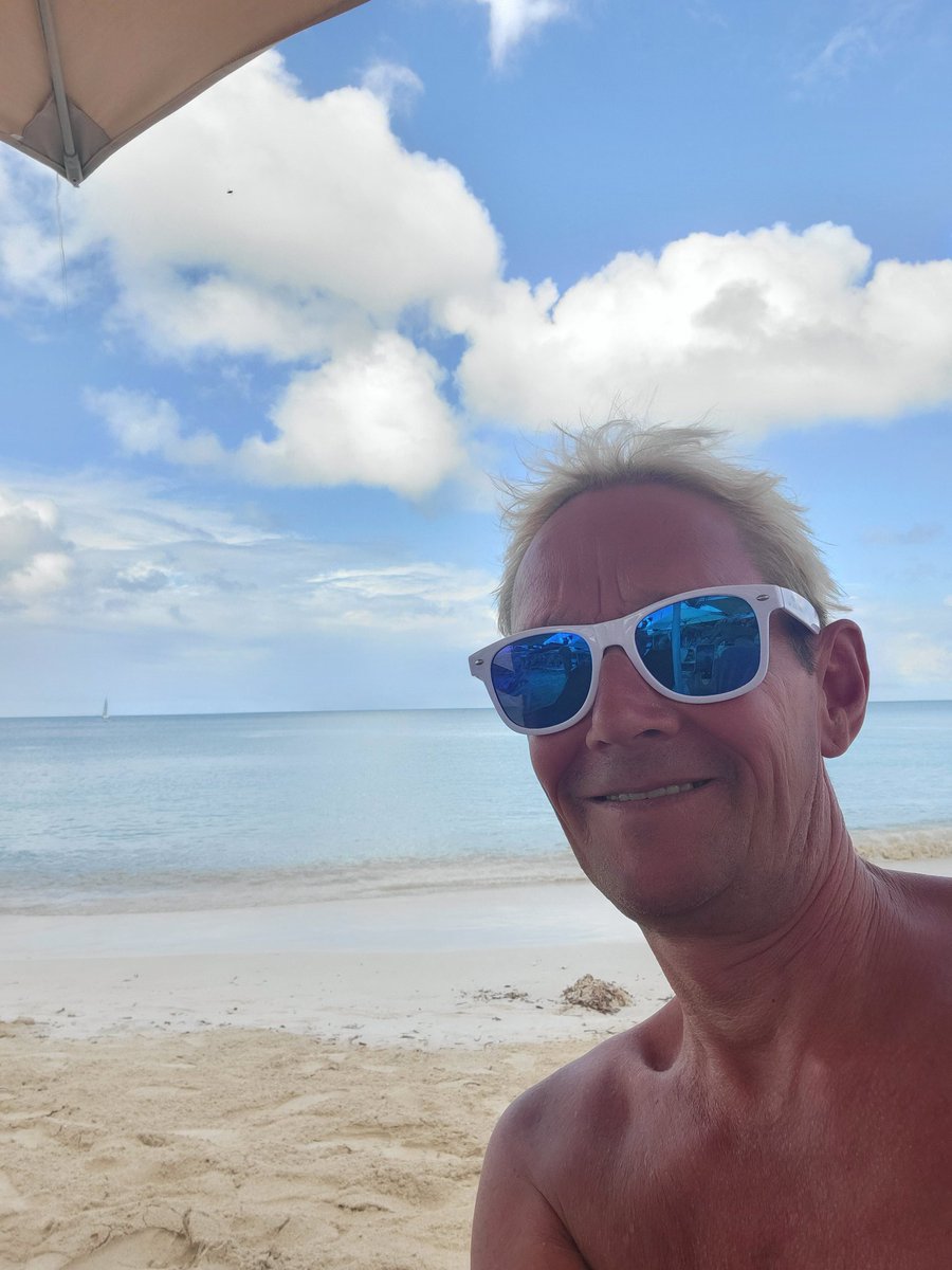 CjLucus's tweet photo. Hi all just chilling at the beach in Antigua Caribbean https://t.co/YisGvcejxl