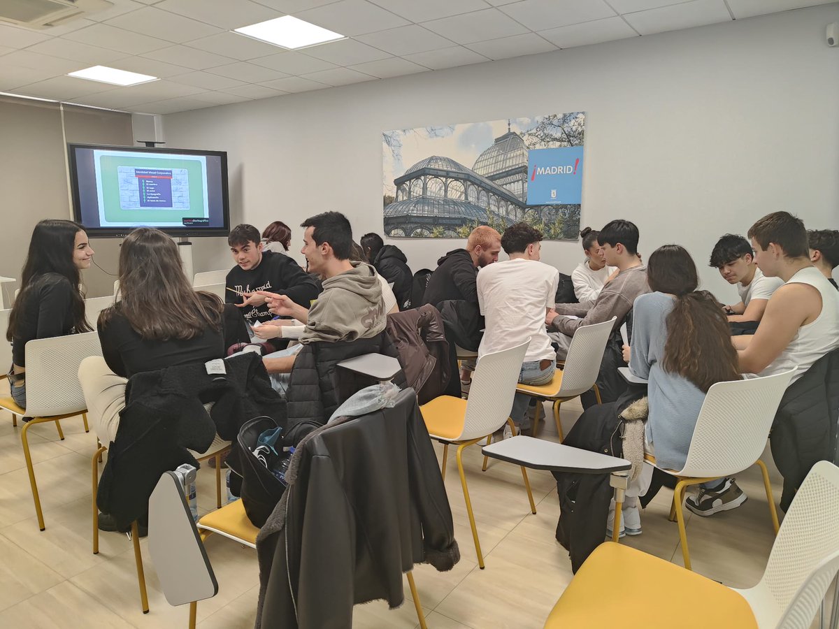 Los alumnos de 2° de Bachillerato de Sociales han estado hoy visitando el Vivero de Empresas de Vicálvaro. Han tenido la oportunidad de trabajar conceptos relacionados con el emprendimiento y han demostrado tener mucha creatividad y saber estar.
Muchas gracias
#iespabloneruda