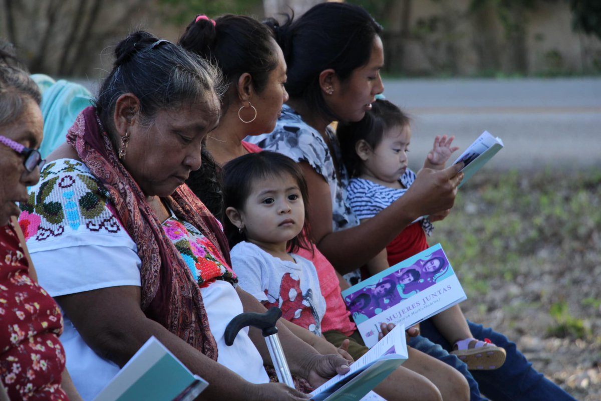 De la mano de Liliana Hernández Santibañez y Kelly Puc Vazquez hemos compartido la conferencia performática “IGUALADA…como tú” en tres comisarías de Motul y aquí unos instantes de la presentación en Kambul.
📷 Ani Méndez
#PNIPPM