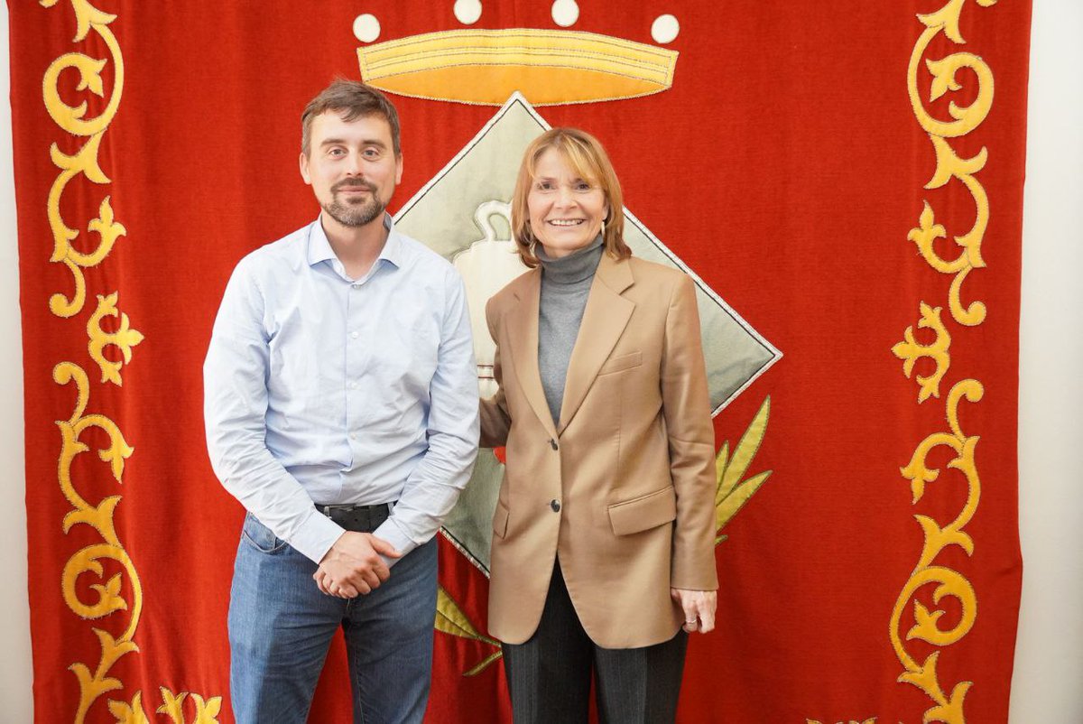 MarcSerraSole's tweet photo. Amb l'alcaldessa, @LluisaMoretSabi i el seu equip, ens hem reunit per compartir les properes fases i projectes per accelerar la #transicióecològica a la ciutat. 

Molts projectes ambiciosos i interessants per a la ciutadania i el teixit econòmic de Sant Boi.
Seguim! https://t.co/nDS3mmYnpg