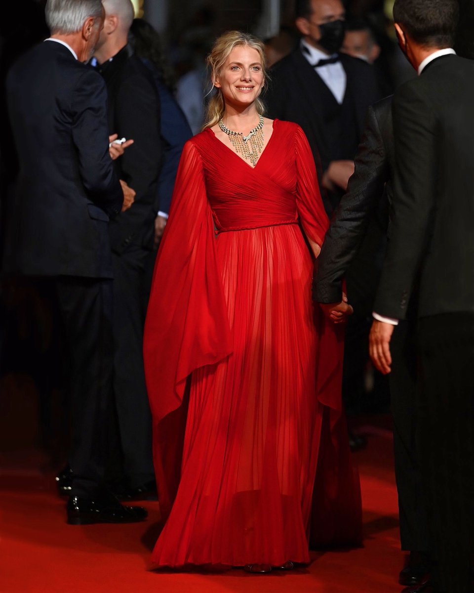 Our lovely Mélanie is celebrating her 41th birthday today ! ❤️