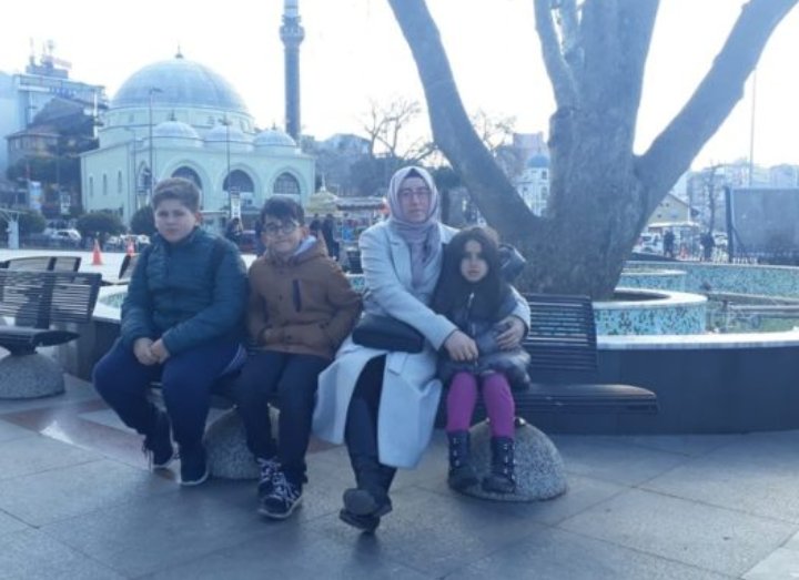 brgndhyklstk's tweet photo. Gazeteci @sevincozarslan:

"Lütfen Gülden Aşık'ın sesi olun. Gülden Aşık cezaevinde ölüyor, imdat çığlıklarıyla mektup yazıyor. Onkoloji doktoru cezaevinde kalamaz diyor ama hala cezaevinde tutuluyor." 

GüldenAşıka AcilTahliye https://t.co/4EoBWgtsP7