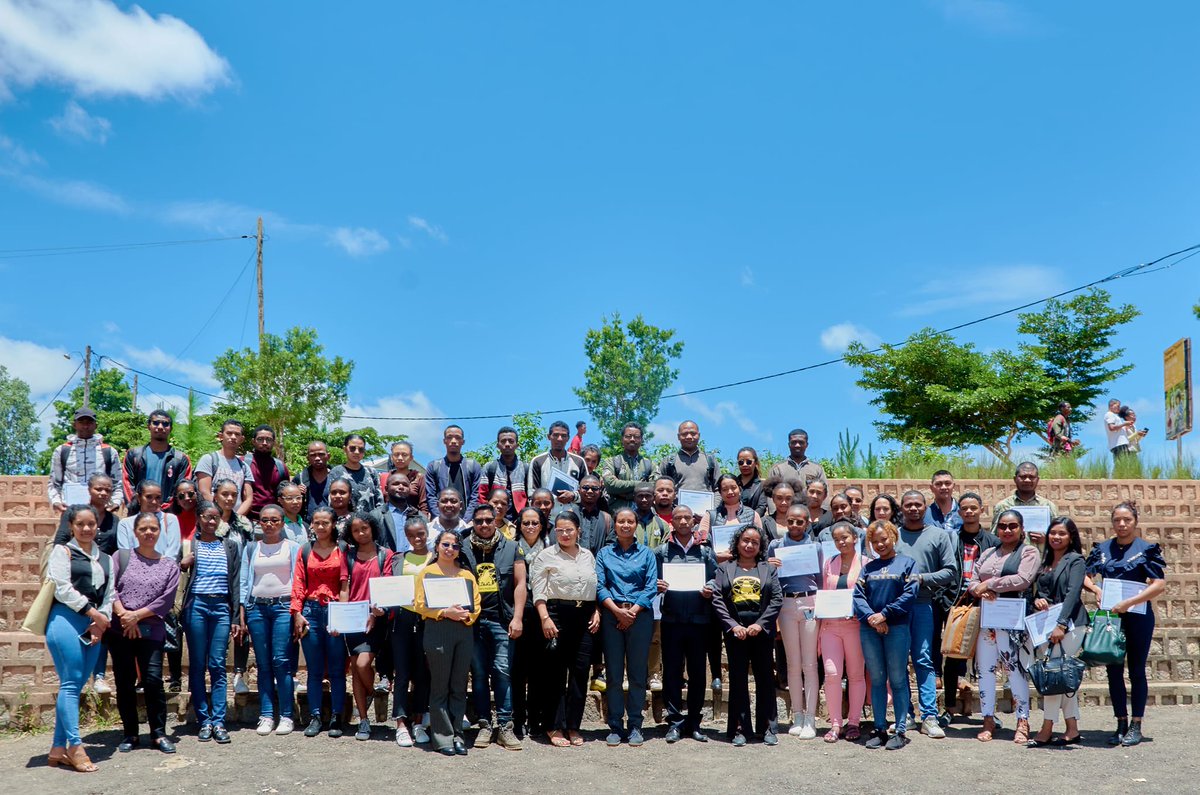 fetiarison_'s tweet photo. Ravi de participer à la formation intitulée sur « l'exploitation des ressources documentaires numériques », organisée par le @MESupReSMADA et le #CIDST. Deux jours riches en connaissances en perspective!
#Formation #Recherche #documentationNumérique #UF #CIDST #Chercheurs https://t.co/Roq107907h