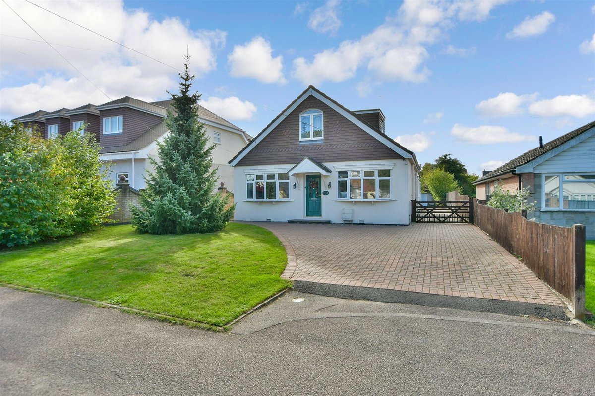wardsofkent's tweet image. 🏡 4 Bedrooms | West Kingsdown, Sevenoaks

This exceptional, newly renovated house benefits from a multi-use double garage, heated flooring, a long driveway for multiple cars, and a large South facing garden.

👉 ow.ly/Mpic50QF9Oh

#Wards #EstateAgents #PropertySearch