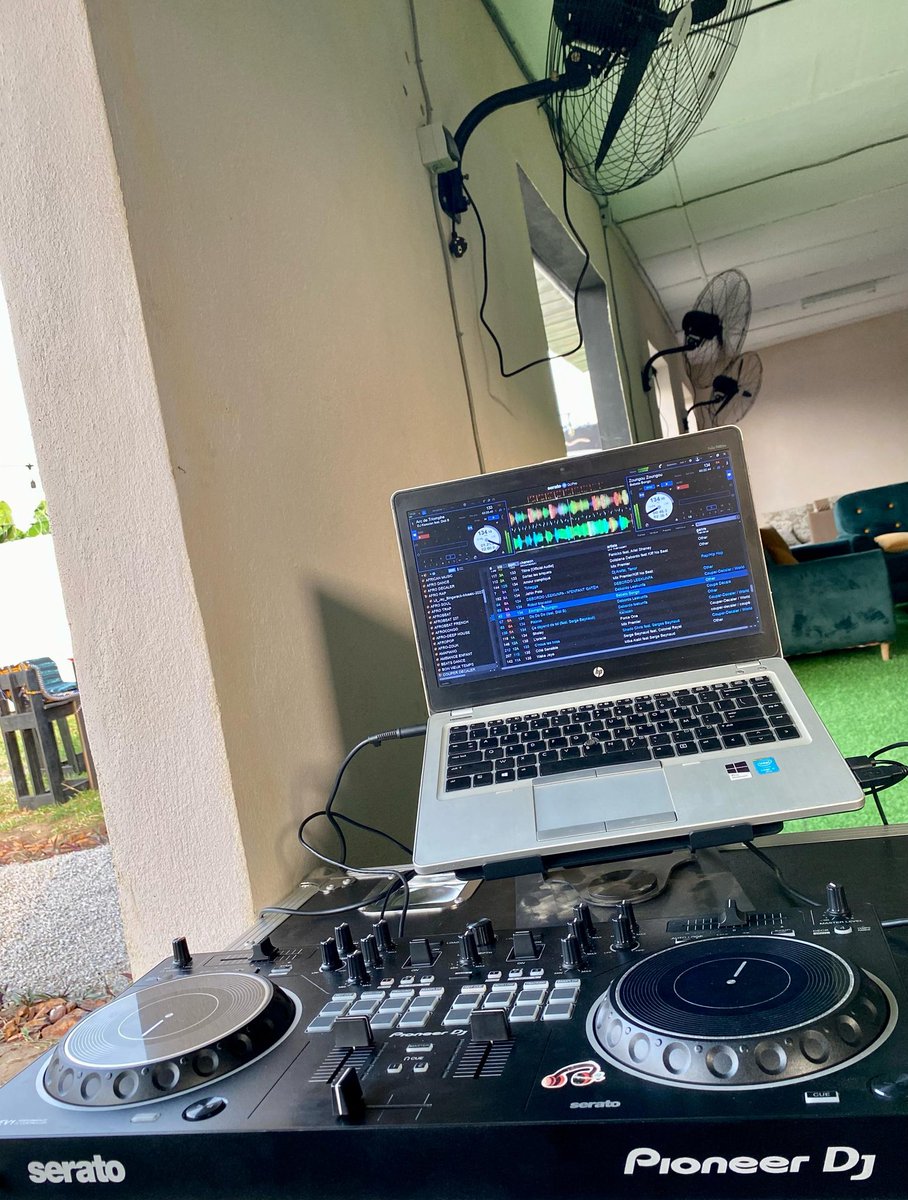 21 Février 2023 - 21 Février 2024 🙏🏿❤️

🇨🇮 𝐋𝐞 𝐜𝐡𝐞𝐦𝐢𝐧 𝐞𝐬𝐭 𝐥𝐨𝐧𝐠, mais chaque pas compte.
Si tu te sens tenté d'abandonner, regarde en arrière pour voir le chemin déjà parcouru. Chaque obstacle sur la route a une raison d'être ✨

#dj #motivation #lifestyle #Abidjan