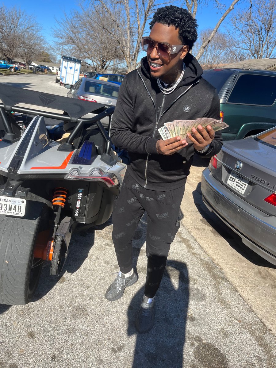 Richloc_'s tweet photo. You wanna boss up your life all you gotta do is get in with me 🤣🦅 https://t.co/ADnBscL3IM
