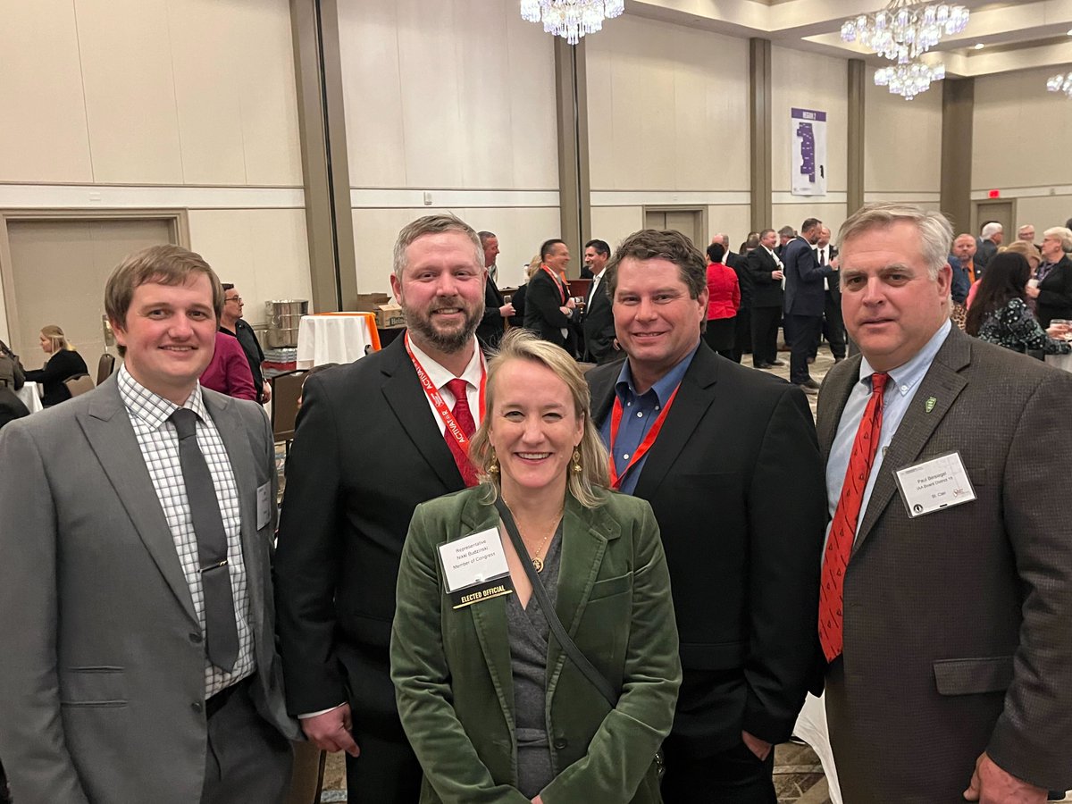RepNikkiB's tweet photo. Always great to see folks from @ILFarmBureau and @ilcorn! I was excited to meet @ILFBPres and talk to reps from Macoupin, Madison, St. Clair, Piatt and Champaign counties about how we can better support our family farmers! ๐ https://t.co/lWly7z9itl